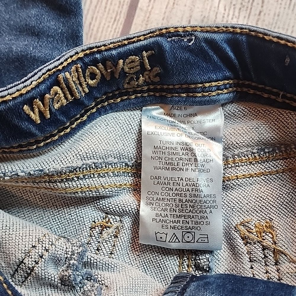 Wallflower Girl skinny super soft jeans. Size 6 - Picture 4 of 4